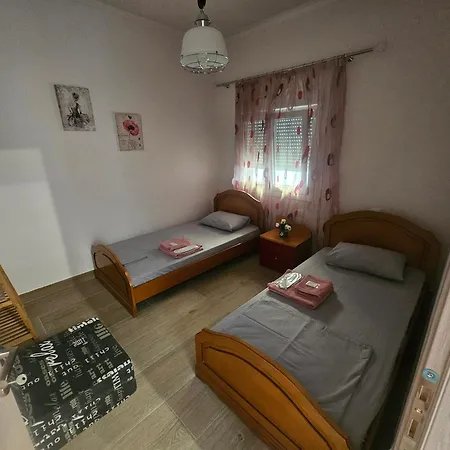 Chrysalis House בית נופש *