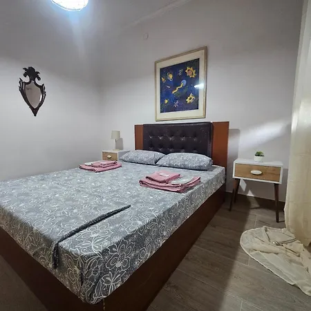 Holiday home Chrysalis House